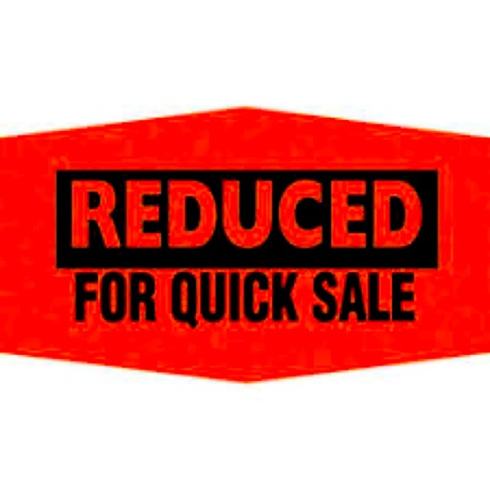 Moving out closet sale! Prices reduced 💥